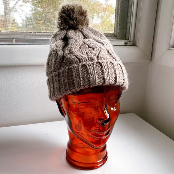 ❄️ H&M GREY WOOL BLEND FAUX FUR POM POM CABLE KNIT WINTER HAT! - Picture 6 of 15